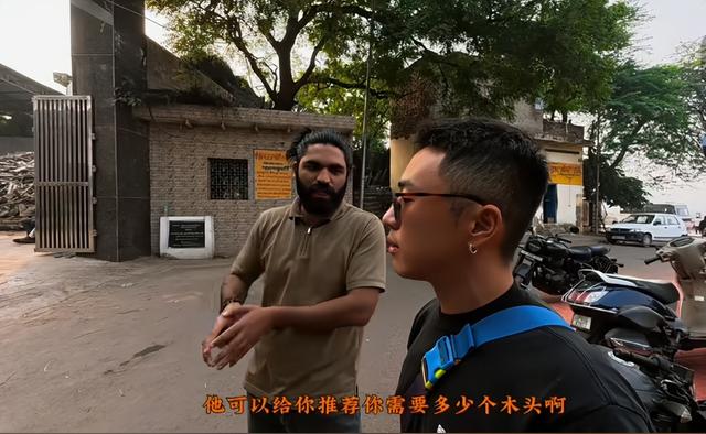 东北小伙闯印度，窜稀5天，参观火葬场发现骨灰撒恒河，恶心坏了