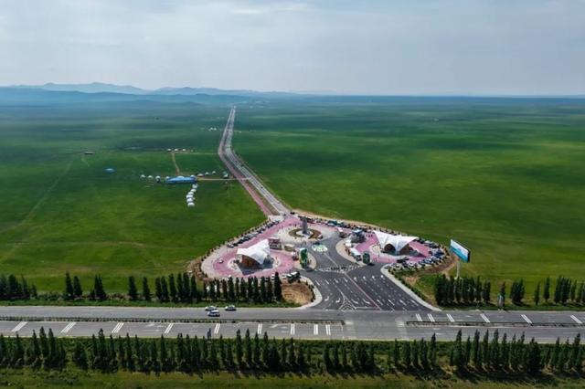 中国草原最大公路石碑亮相西乌珠穆沁草原
