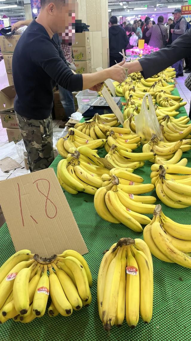 轨道直达的赶场地！地方超大，东西多，买菜这些超方便