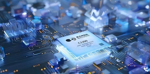 中美差距那么大？张召忠：美国就算一动不动，中国20年也追不上！