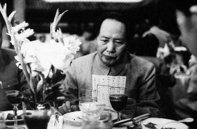1955年，潘汉年在北京被秘密逮捕，毛主席批示：此人从此不能信用