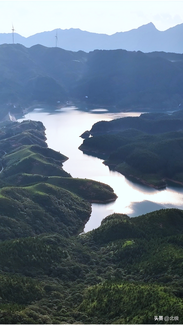 美丽的夕阳伴随欢乐的晚餐 露营桂林全州天湖二王山（1）