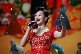 歌唱家宋祖英：与罗浩结婚多年生一子，如今被丈夫宠成宝图片