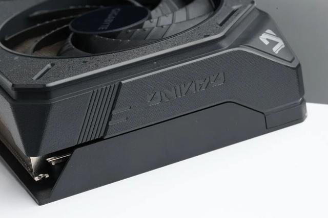 支持DLSS 4的“真甜”卡新成员——技嘉GeForce RTX 5050 GAMING OC魔鹰8GB