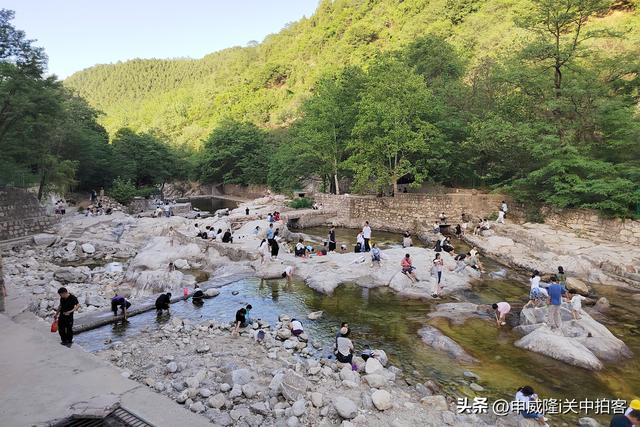 西安市鄠邑区：游览高冠瀑布景区