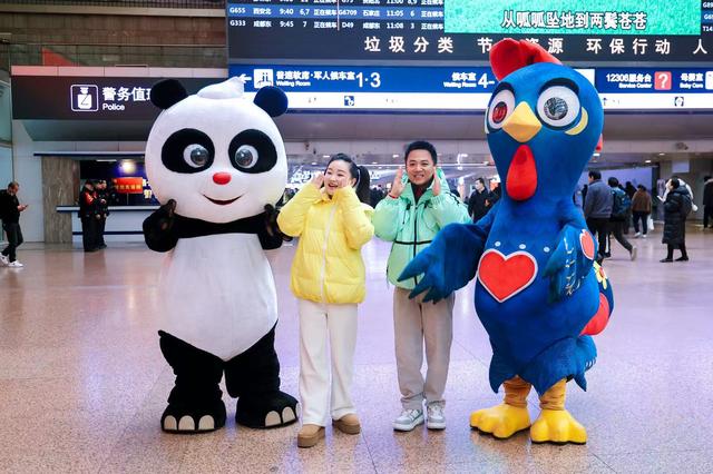 潮玩保定·次元共鸣！大头儿子携金豆哥哥，乘动漫专列赴古城之约