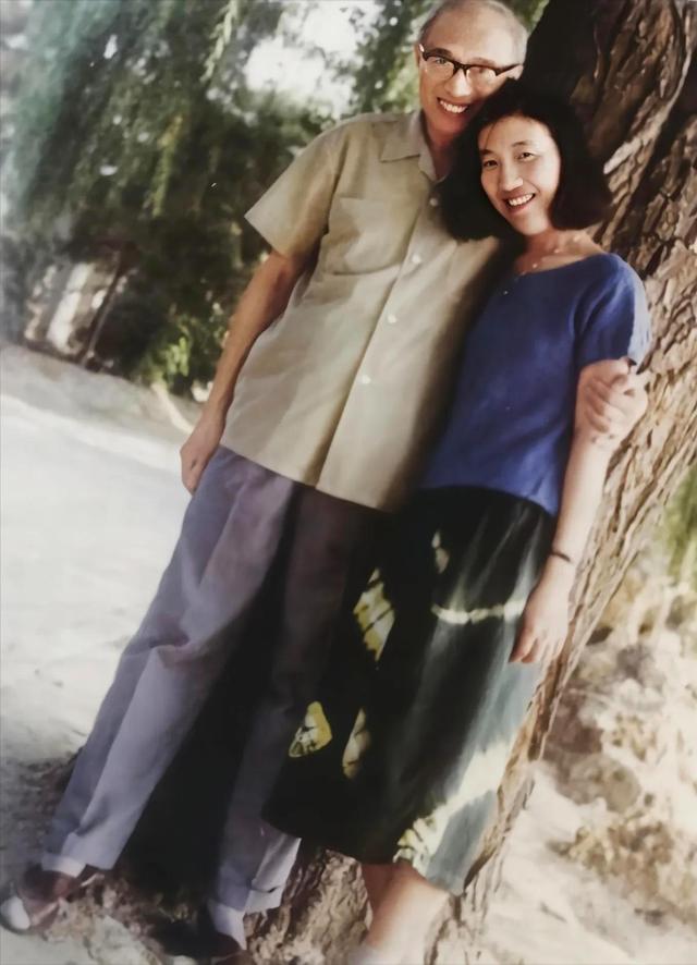 27岁女子爱上63岁火箭专家，相守一生，他去世后才知道爱人的身份