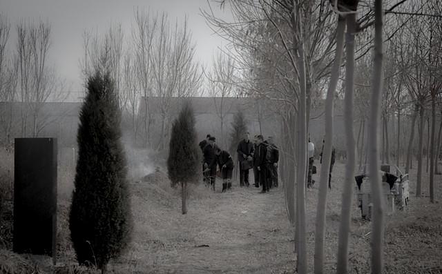 一个残忍预感：将来50后60后不在了	，恐怕坟头没有人清明节烧纸了