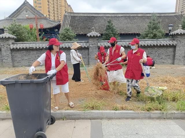 一抹志愿红 扮靓文庙景：哈尔滨阿城学雷锋服务队守护传统文化阵地