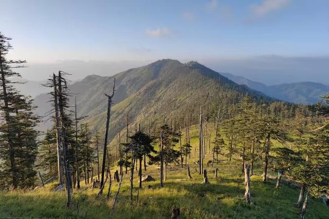 秦岭山脉，海拔超过2000米的山峰有哪些