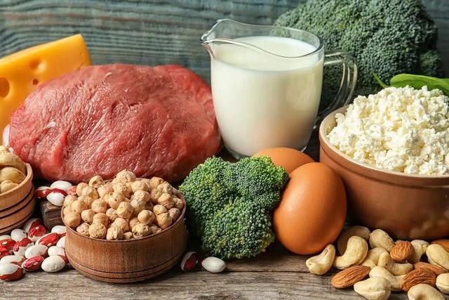 早上九点吃早餐错了？医生建议：过了70岁，早餐要尽量做到这4点