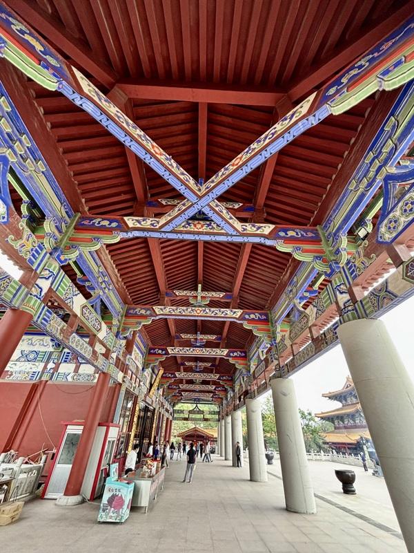 游览青州市知名景点龙兴寺