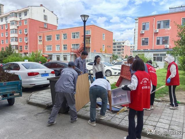 南航街道新联社区：徒步忆峥嵘 初心映红心