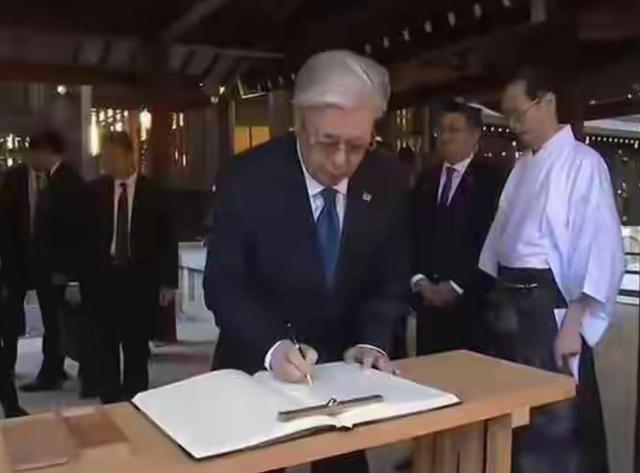 高市刚敲定稀土大单，哈萨克斯坦趁虚而入，结果被中国卡脖子