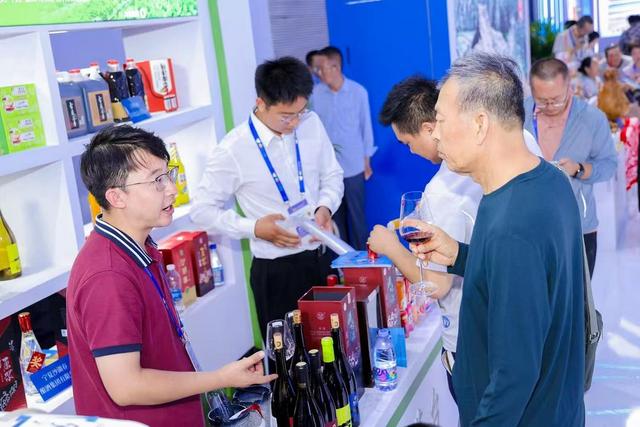 贺东庄园璀璨绽放中阿博览会，以酒为媒架设丝路文化交流新桥梁