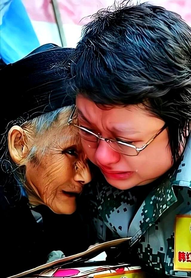 贪污上亿、假慈善？这次，当众落泪的韩红，再次印证孙燕姿的评价