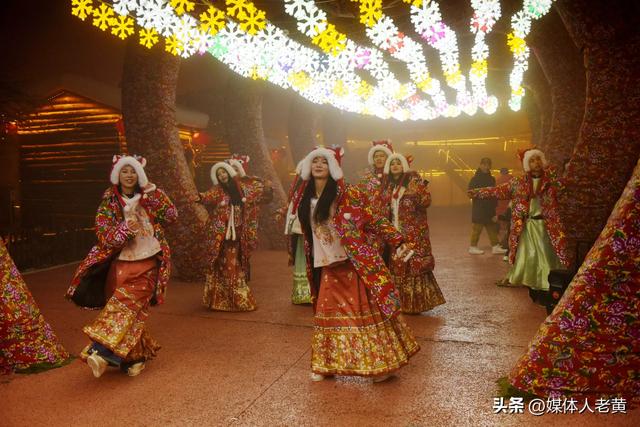 六盘水梅花山举行南国雪乡开园试营业人气爆棚