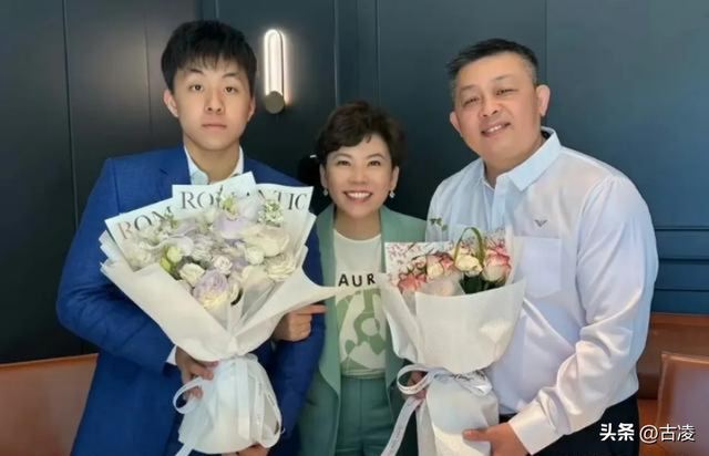 败国家20亿,向洋人下跪,改儿子国籍？"乒坛传奇"邓亚萍用行动破谣