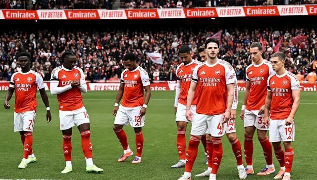 2-0！比赢球更狠的是：核心伤退仍碾压+全民皆兵，这支枪手太恐怖