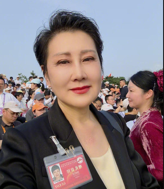 万万没想到！口无遮拦的张凯丽，因阅兵上的一句话，口碑反转了