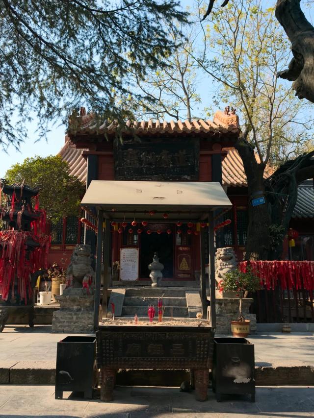 洛阳吕祖庙：女人拔掉别人的香，插上了自己的！最好的祈福是善良