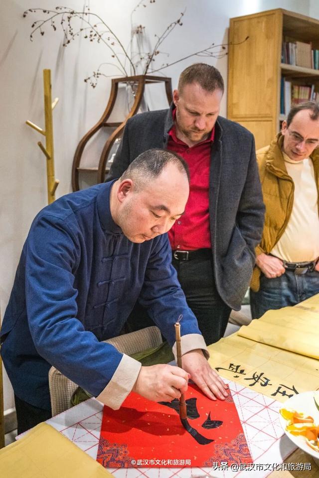 大雪今晚抵汉，有人先玩嗨了！