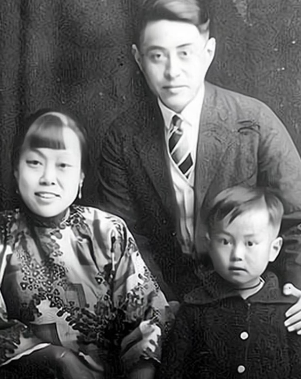 令人反感！杨振宁老先生去世7天后，恶心的一幕在互联网就上演了