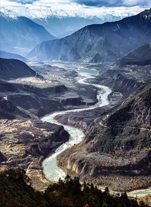 西藏对于我们有多重要，为何说有此地在手，百年无忧