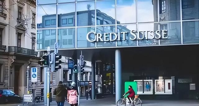 历史开了个玩笑，先倒下的不是乌克兰，而是百年中立的瑞士？