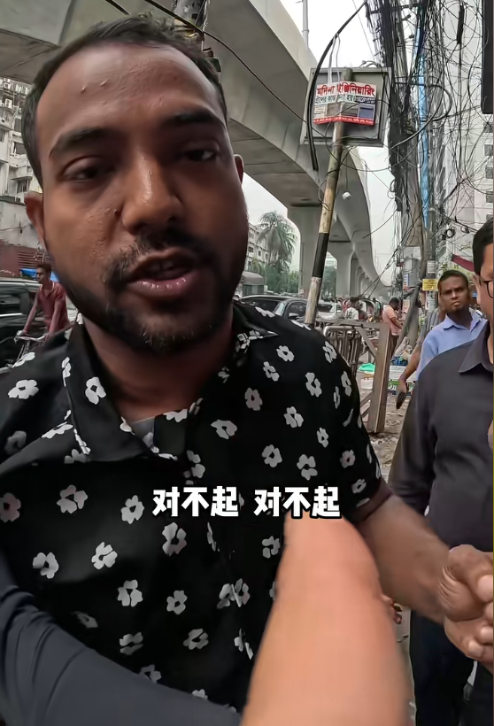 女博主环球旅行，身材好竟被外国男骚扰，正面硬刚网友直呼过瘾