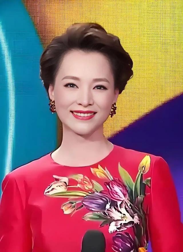 赔了夫人又折兵，从央视一姐到销声匿迹，嫁富豪的董卿失算了