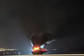我国某退役航母突发大火！我国购买的航母为何遭遇如此境地？图片