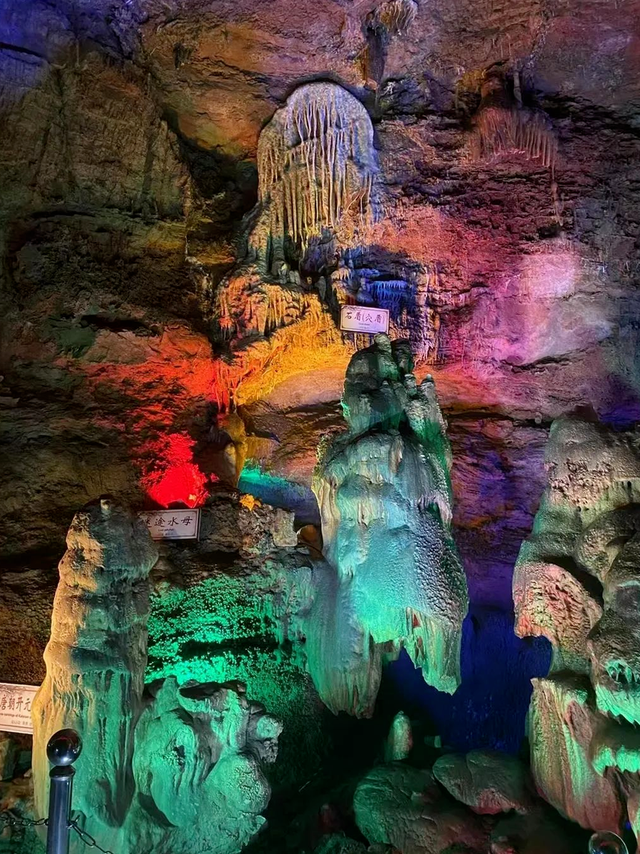 年味十足的山东宝藏小城，不仅是鲁菜重要发源地，还是“中国琉璃之乡”！