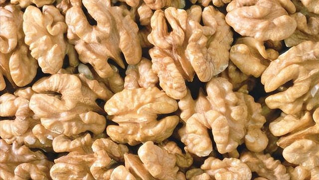 上海交大研究：脑梗患者每天吃核桃	，半年后3个惊喜改变