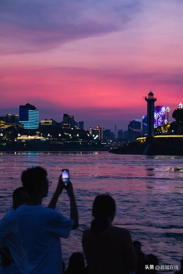 江边全是人！“夏威夷·宾”名场面又来了