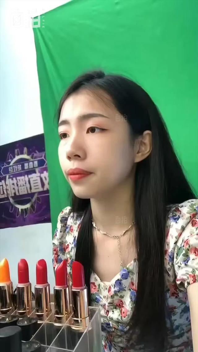我,月入2000起步,一路摸爬滚打,如今教人大教授直播带货