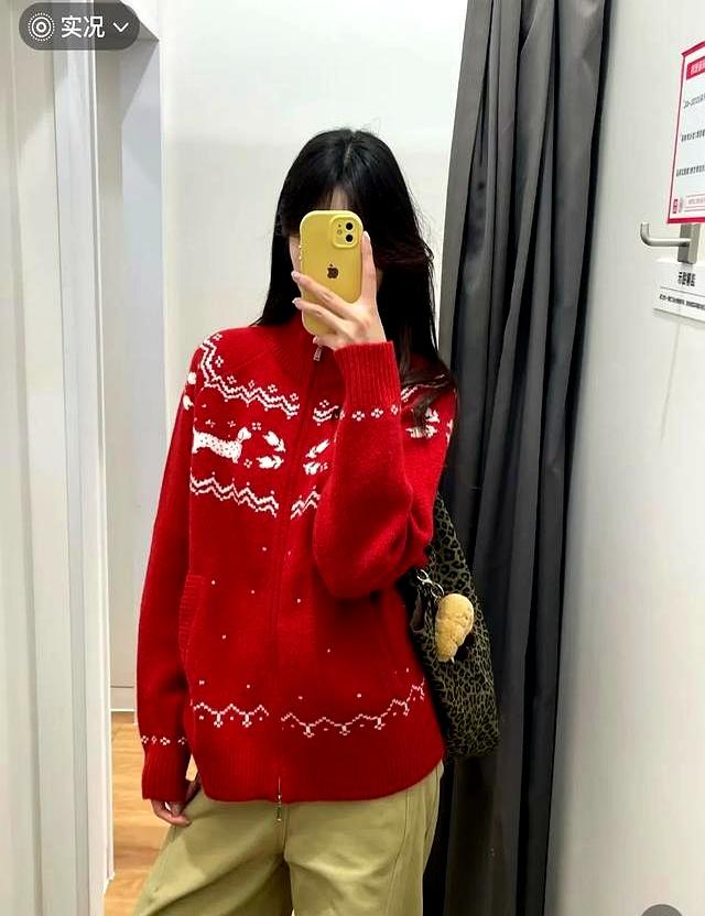 优衣库这件红色费尔岛毛衣也太好看了吧，圣诞氛围满满！