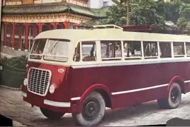 60年代的解放牌CA10长途客车图片