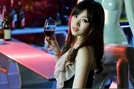 朋友多时，喝酒必会的游戏——小姐牌图片