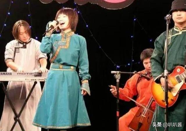她连上5次春晚，私下却和恩师同居怀孕被骗流产，今57岁依然单身