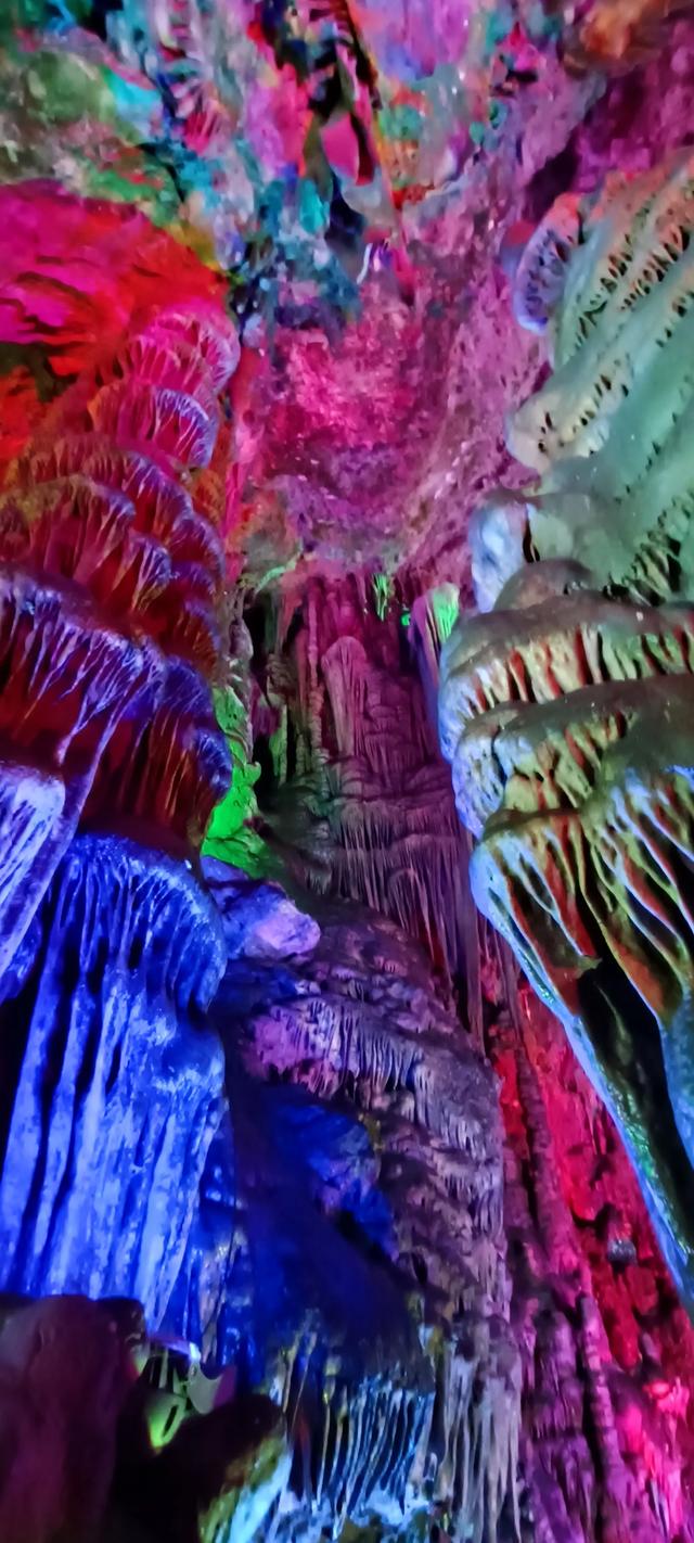 柞水溶洞七彩光与影的传奇之美