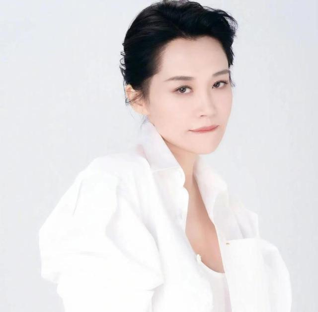 她一生 “风流成性、老少通吃	”，撩汉无数，现如今57岁却依旧单身