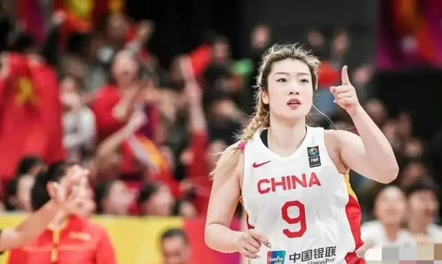 就在刚刚 8月12日下午 中国女篮传来 李梦 李月汝 四川女篮 新消息！