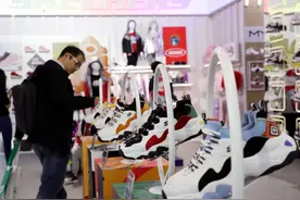 斯凯奇宣布退市！图片