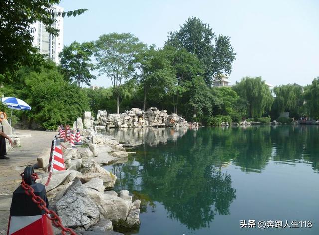 夏日炎炎，泉城戏水，不辞长作济南人