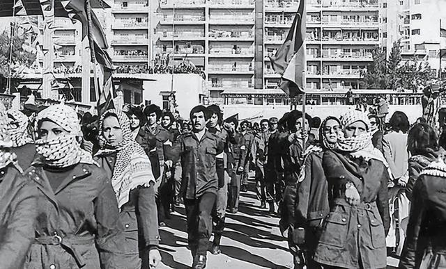 300人硬刚以色列坦克！阿拉法特凭巷战封神，却一手好牌打得稀烂