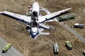 美论坛：为什么中国飞机在空中挡风玻璃破裂了，却还能安全返航？图片