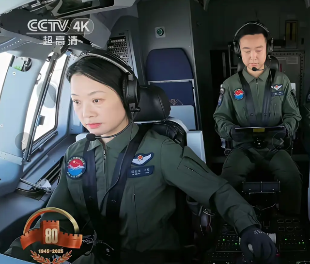 阅兵女机长身份曝光！私生活被扒牺牲太大，老公身份也不简单