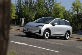 极狐考拉S：顶配11.98万，空间超过问界M7，居然还配电动侧滑门！图片