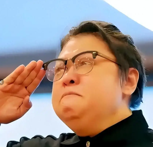 人在做天在看，韩红五年前被网友举报私吞巨款 如今坐着也有“错”